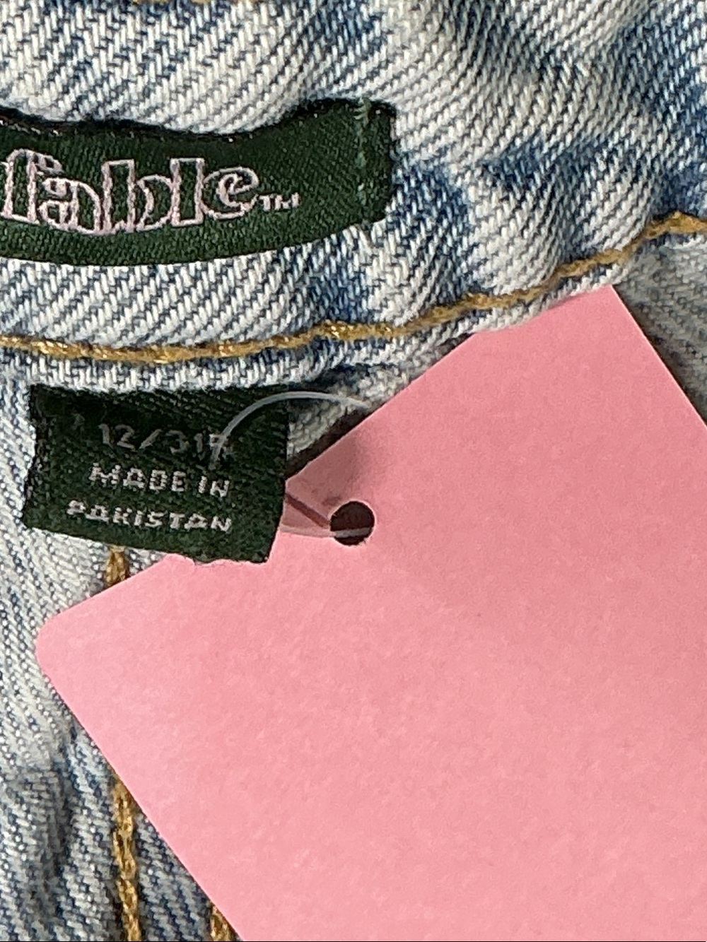 Wild Fable High Rise Mom Jean Shorts Light Wash Denim Size 12/31 - Picture 4 of 7